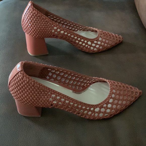Zara woven pointy toe shoes. New without tag - Picture 2 of 3